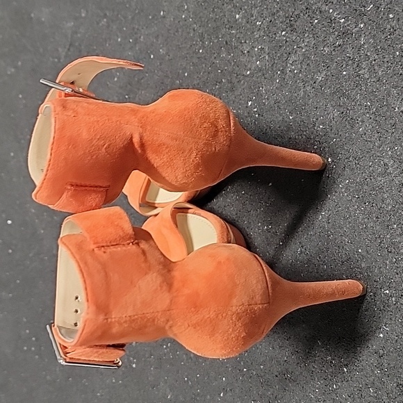 Sandles - Picture 3 of 3